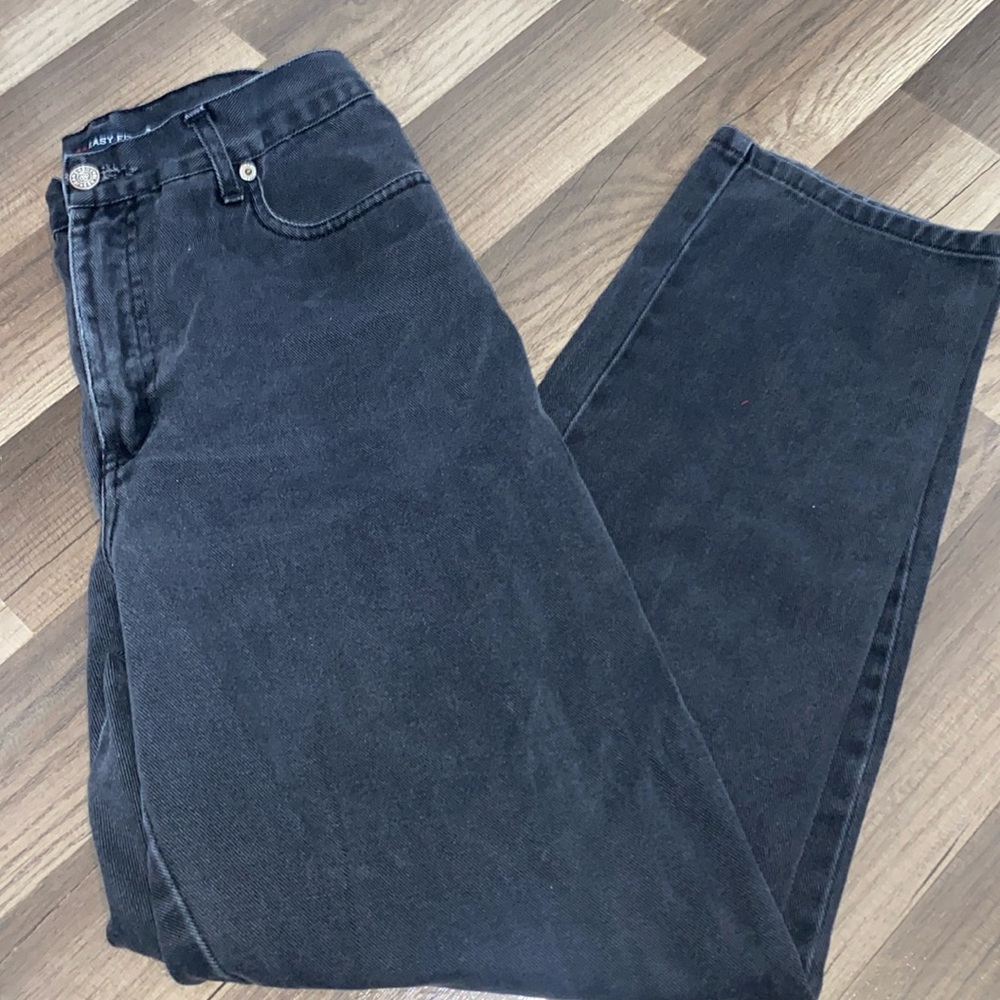 Black lose fit Easy Fit jeans.
